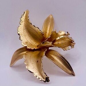 Vintage Giovanni Signed Orchid Gold Tone Brooch